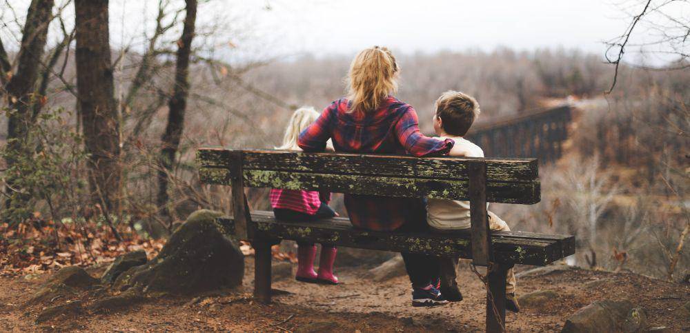 ilustrasi ibu dan anak (unsplash.com/Benjamin Manley)