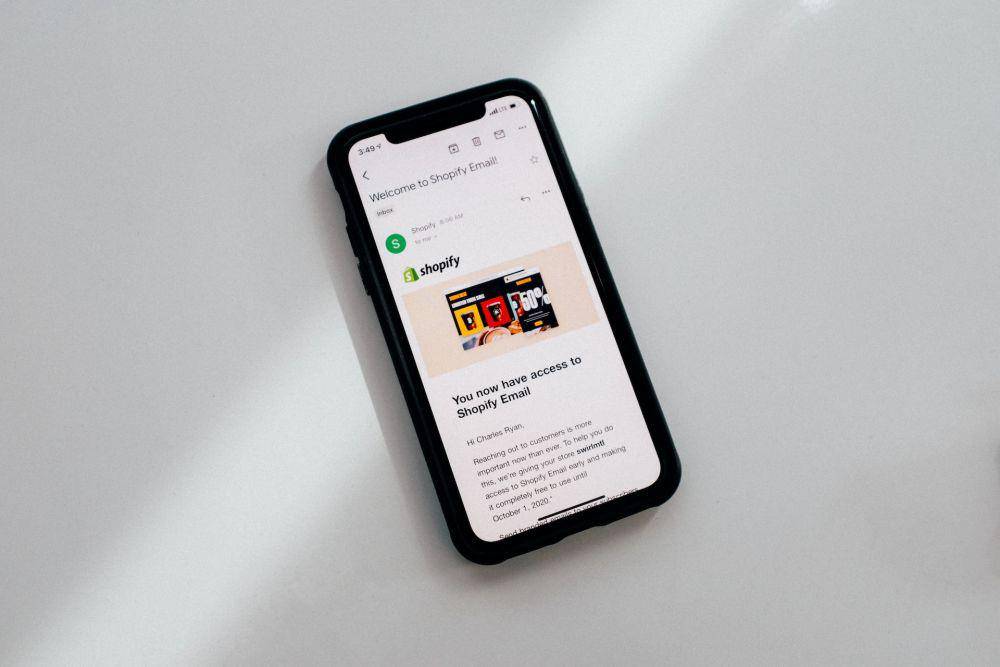 ilustrasi email spam (Unsplash/charlesdeluvio)