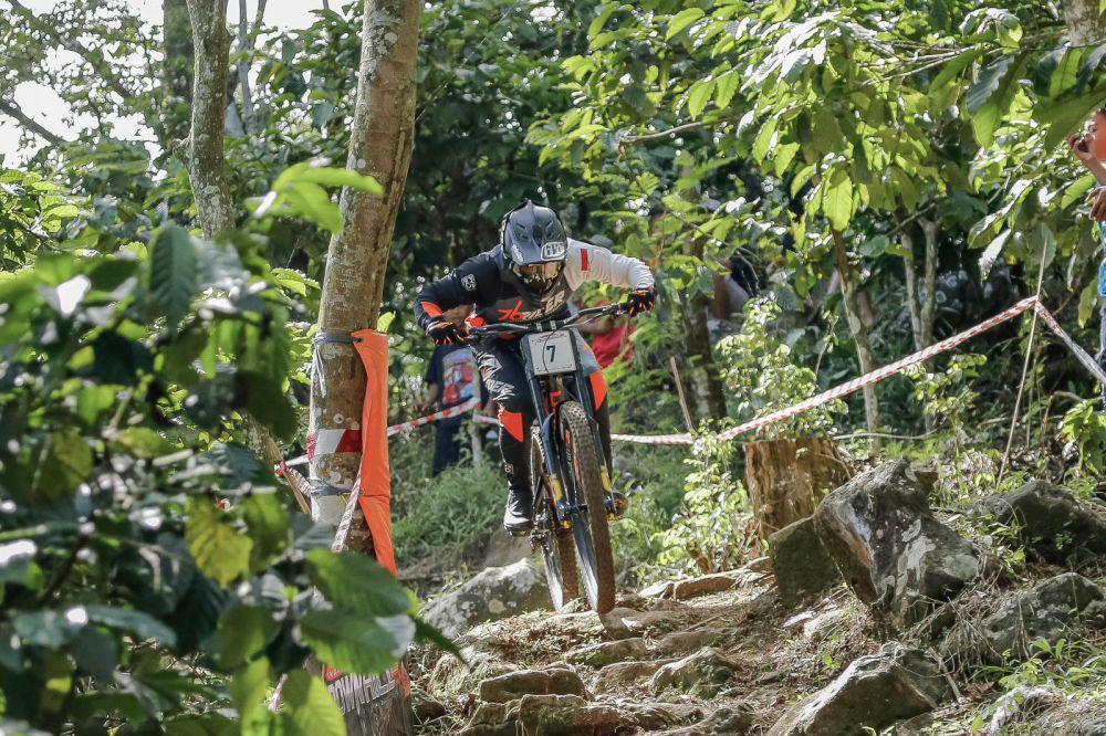 Trek Ekstrem, Downhiller Indonesia Adu Cepat di Ternadi Park