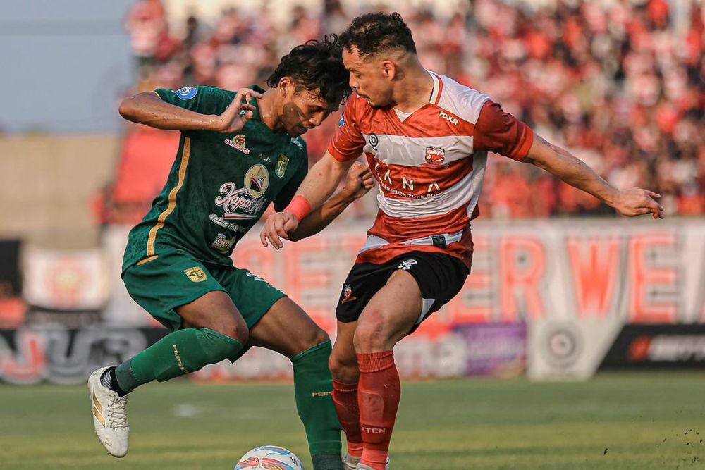 Madura United saat menghadapi Persebaya Surabaya pada putaran pertama Liga 1 2023/2024. (instagram.com/officialpersebaya)