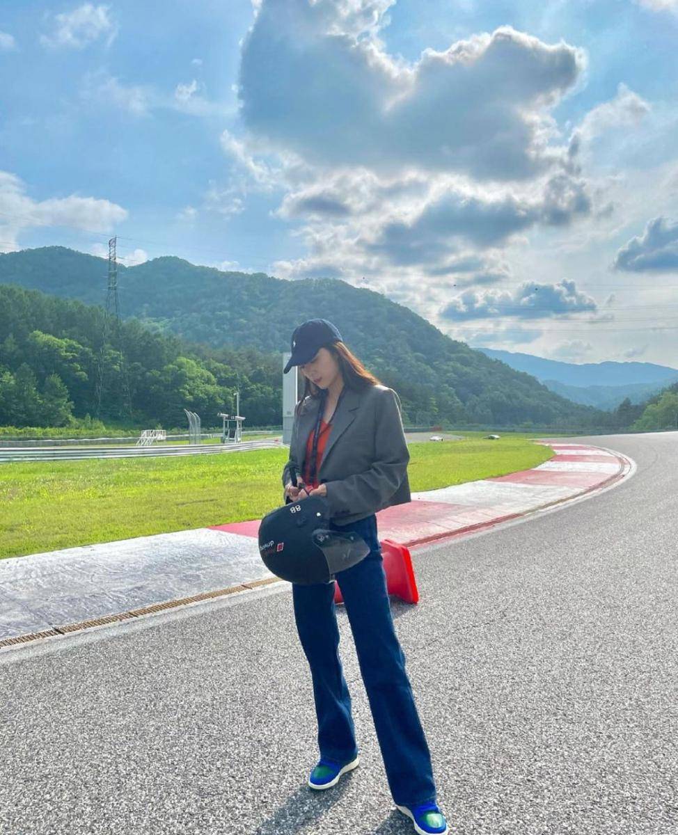 ide outfit Krystal Jung (instagram.com/vousmevoyez)