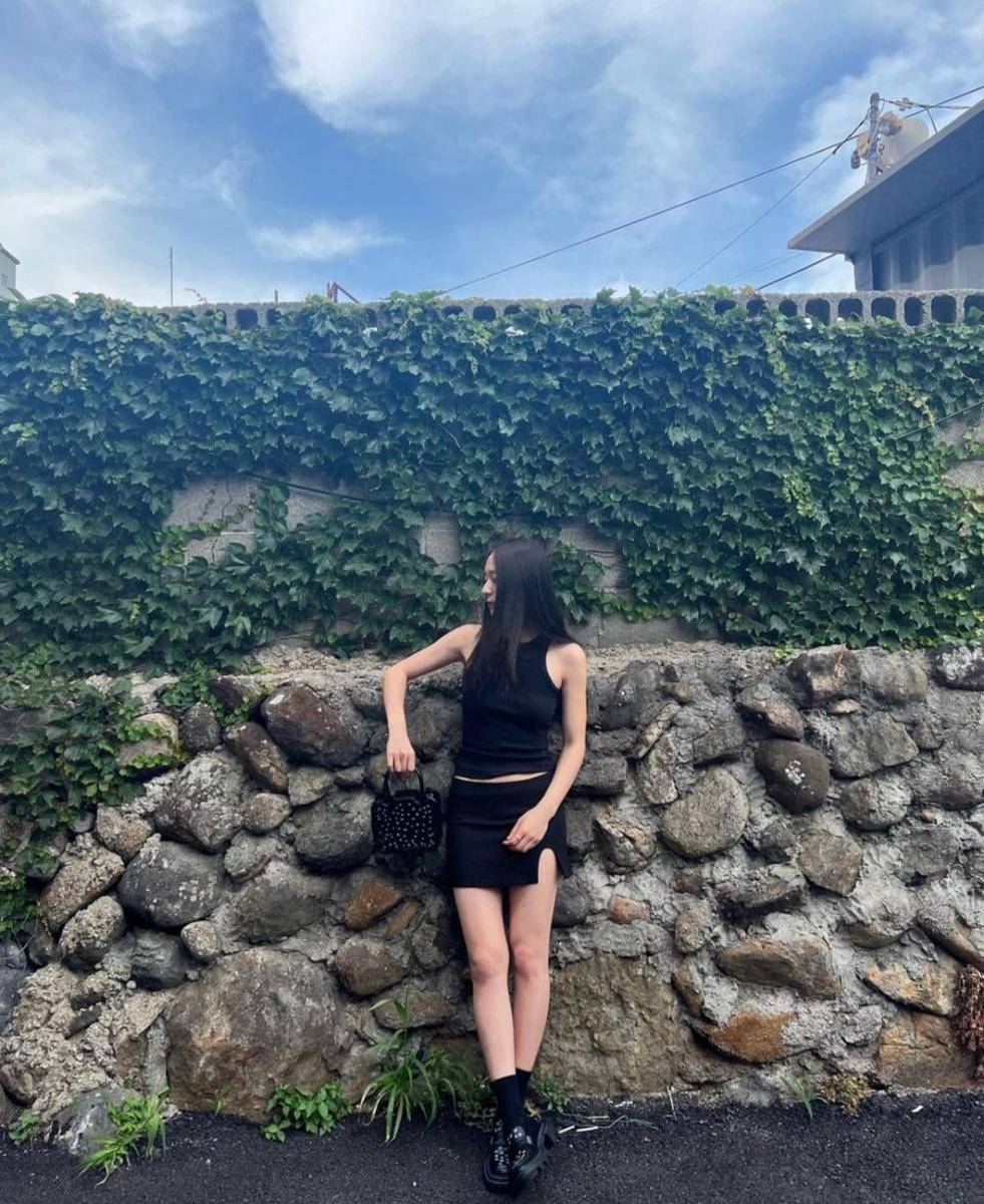 ide outfit Krystal Jung (instagram.com/vousmevoyez)