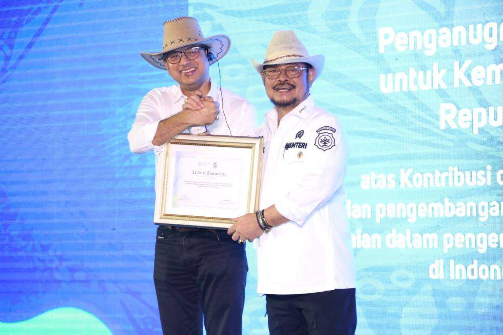 Penghargaan pertama dari FAO diberikan kepada Indonesia atas kontribusi dan upaya dalam konservasi dan pengembangan Plasma Nutfah Sapi Bali selama 13 tahun terakhir (2010-2022). (Dok. Kementan)