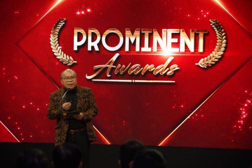 Pos Indonesia menerima penghargaan dalam ajang Prominent Award 2023. (Dok. PT Pos Indonesia)