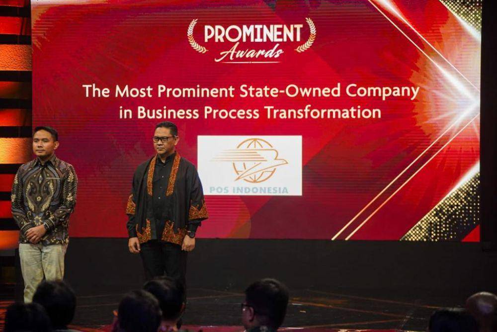 Pada ajang tersebut, Pos Indonesia dinobatkan sebagai kategori The Most Prominent State-Owned Company In Business Process Transformation. Penghargaan tersebut diterima Corporate Secretary Pos Indonesia, Tata Sugiarta, di Studio Grand Metro TV, Jakarta, pada Jumat, 22 September 2023. (Dok. PT Pos Indonesia)