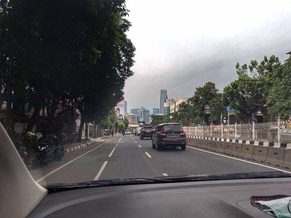 ilustrasi suasana jalanan Jakarta (wikimedia.org/RasyaAbhirama13)