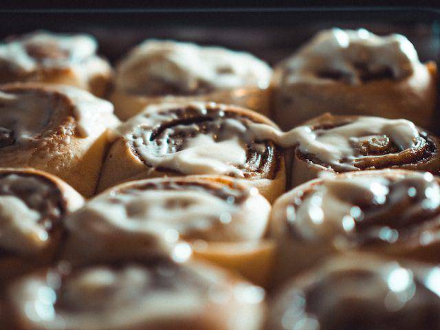 ilustrasi cinnamon roll (unsplash.com/Mark Olsen)