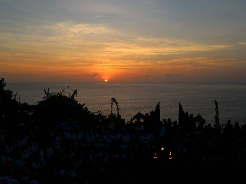 Pemandangan sunset di Pura Uluwatu yang mempesona (Dok.Pribadi/Natalia Indah)