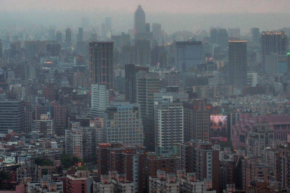 ilustrasi polusi udara menyelimuti langit kota (pexels.com/Jimmy Liao)