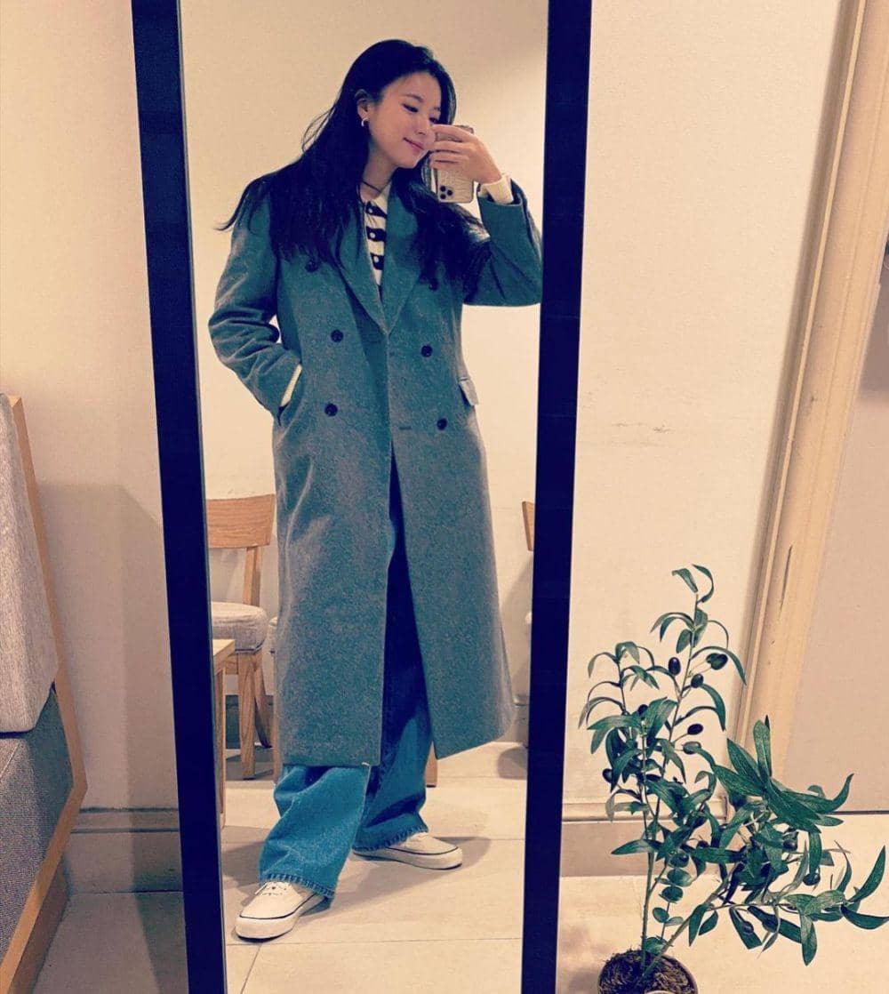 ide padu padan celana jeans ala Han Hyo Joo (instagram.com/hanhyojoo222)