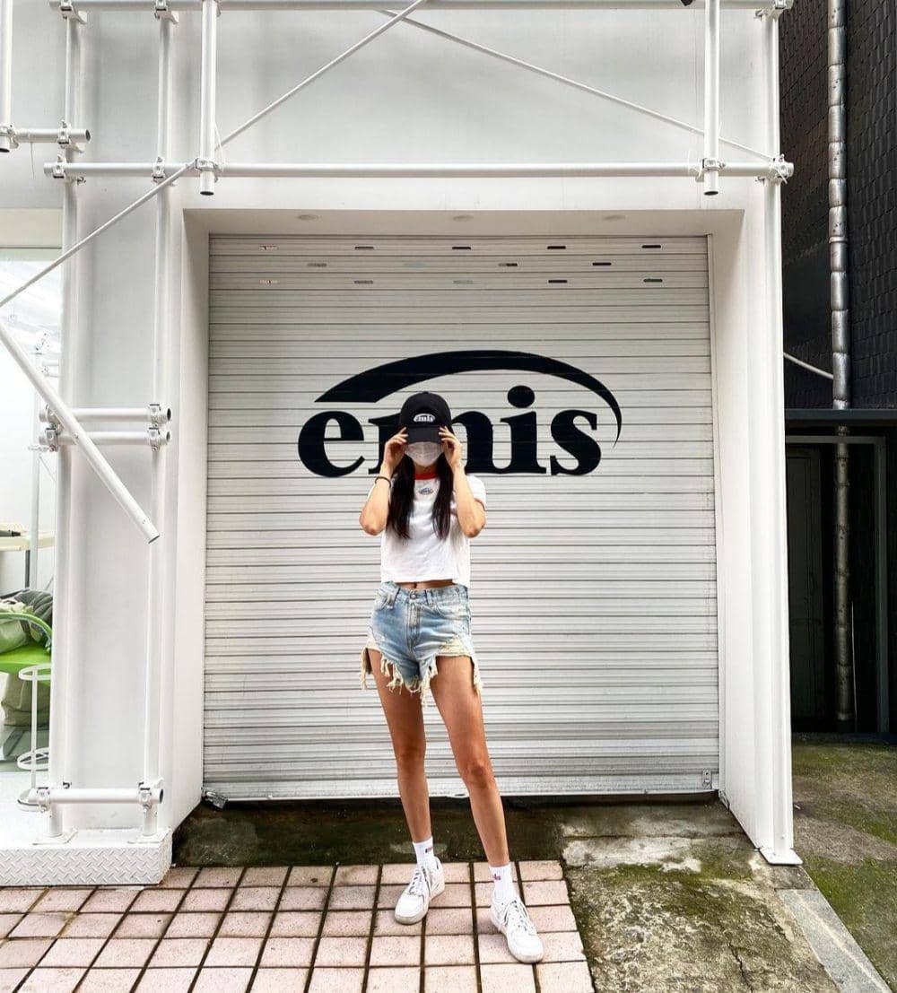 ide padu padan celana jeans ala Han Hyo Joo (instagram.com/hanhyojoo222)