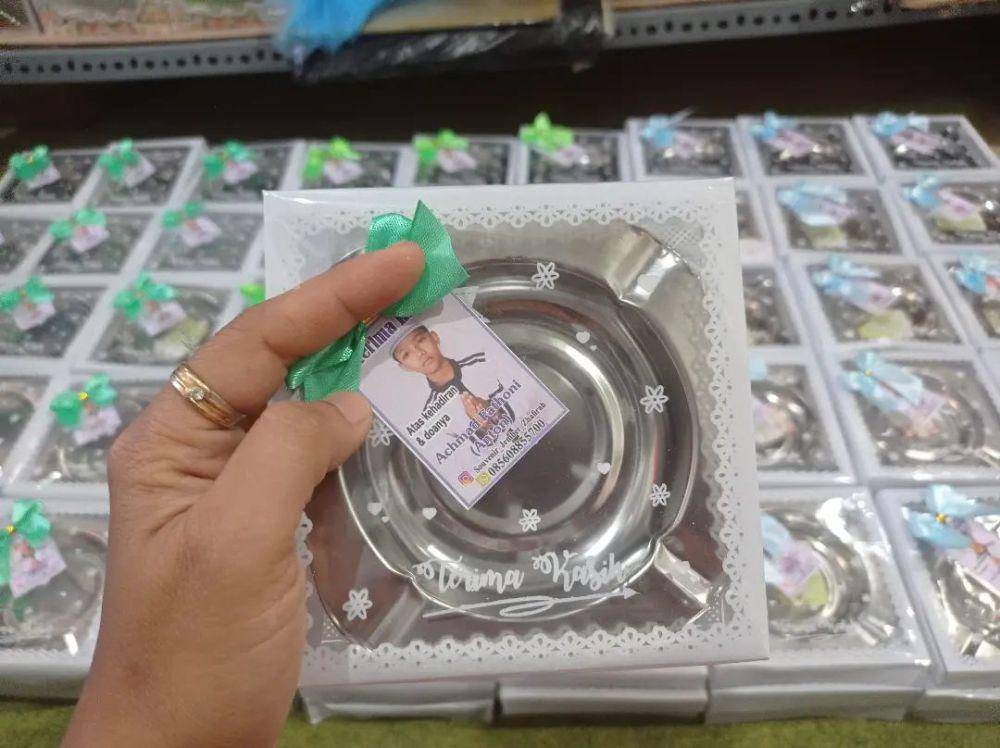 Pusat Grosir Souvenir Zhafirah (instagram.com/souvenir_jember_zhafirah)