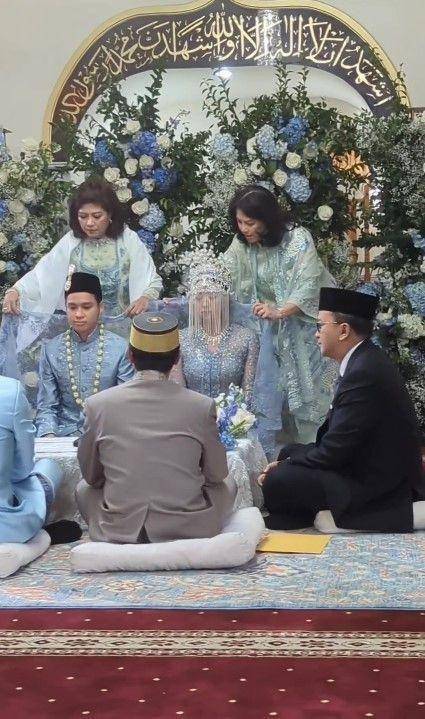 Busana dan makeup Atheera Uno (instagram.com/nurasiauno)
