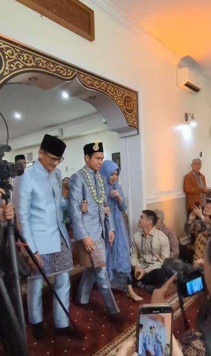 Busana dan makeup Atheera Uno (instagram.com/nurasiauno)