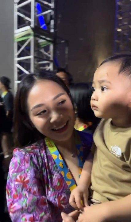 Nagita Slavina nonton Raffi Ahmad manggung di Pestapora (instagram.com/keanuagl)