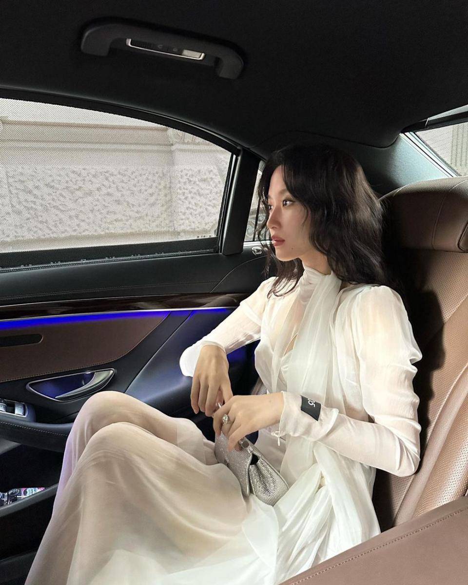 Moon Ga Young di acara Dolce Gabbana SS24 (instagram.com/m_kayoung)