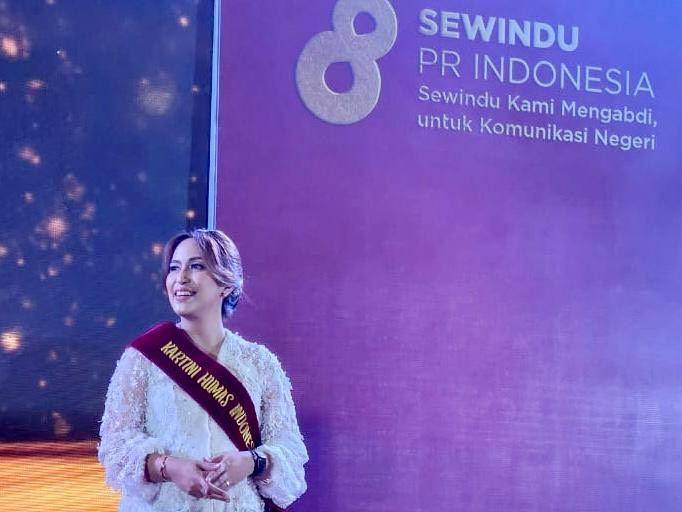 Plt Kepala Departemen Komunikasi Perusahaan PT Pegadaian Riana Rifani berhasil mendapat penghargaan Top 50 Kartini Humas Indonesia. (Dok. Pegadaian)