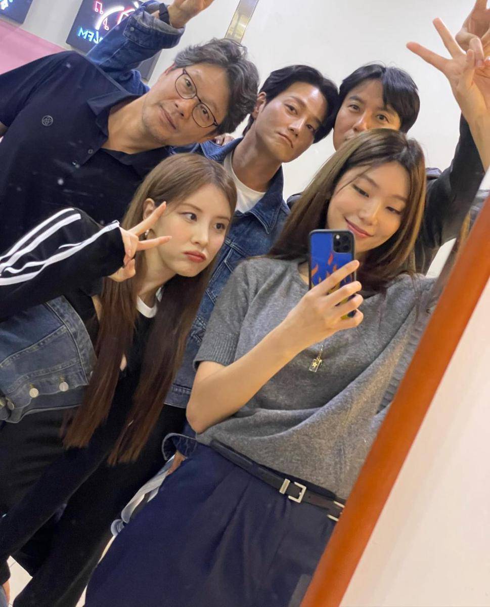 potret di balik layar drama Song of the Bandits (instagram.com/holly608)