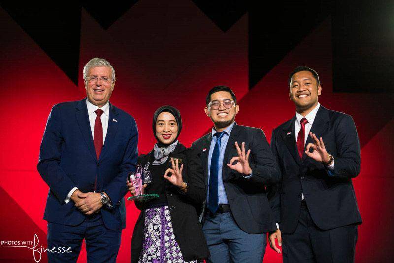Kilang Pertamina Plaju didapuk sebagai Winner di ajang World Petroleum Council (WPC) Excellence Awards 2023 pada kategori Social Responsibility, yang diselenggarakan di Calgary, Kanada, (21/9/2023). (Dok. Pertamina)