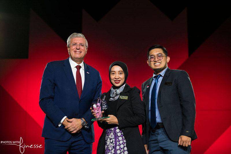 Kilang Pertamina Plaju didapuk sebagai Winner di ajang World Petroleum Council (WPC) Excellence Awards 2023 pada kategori Social Responsibility, yang diselenggarakan di Calgary, Kanada, (21/9/2023). (Dok. Pertamina)