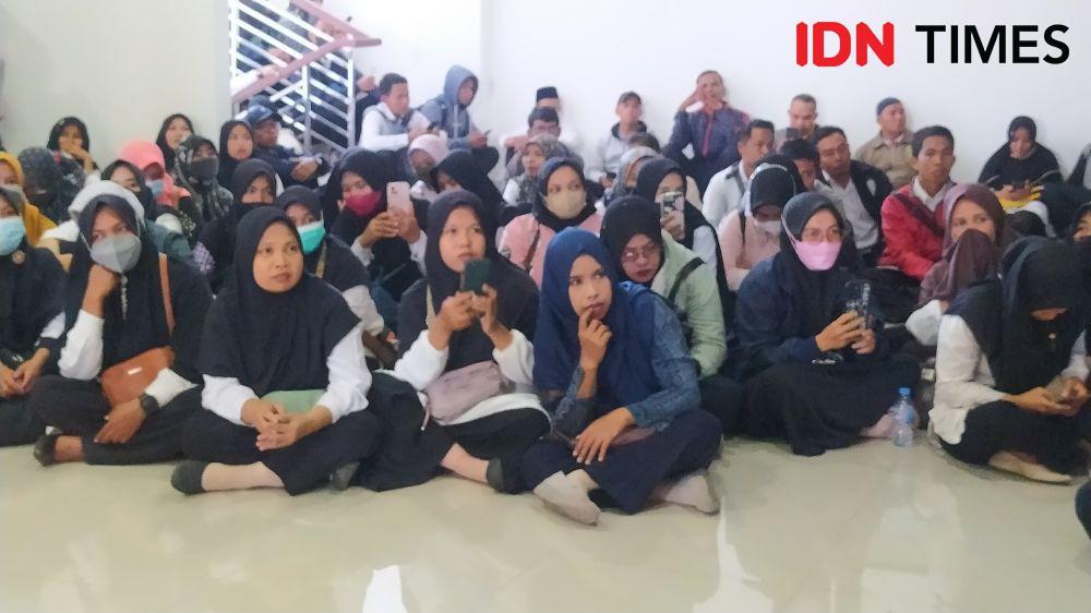 Nestapa Guru Honorer Lotim,  Gaji Dipangkas dan Telat Dibayar