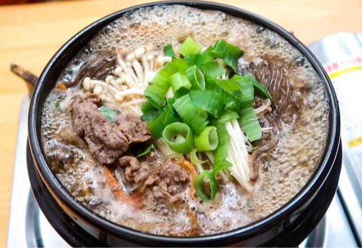 Resep Ttukbaegi Bulgogi, Sup Daging Sapi dan Jamur Enoki ala Korea
