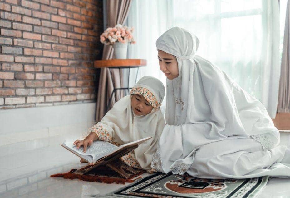 ilustrasi anak dan orangtua (istockphoto.com/ferlistockphoto)