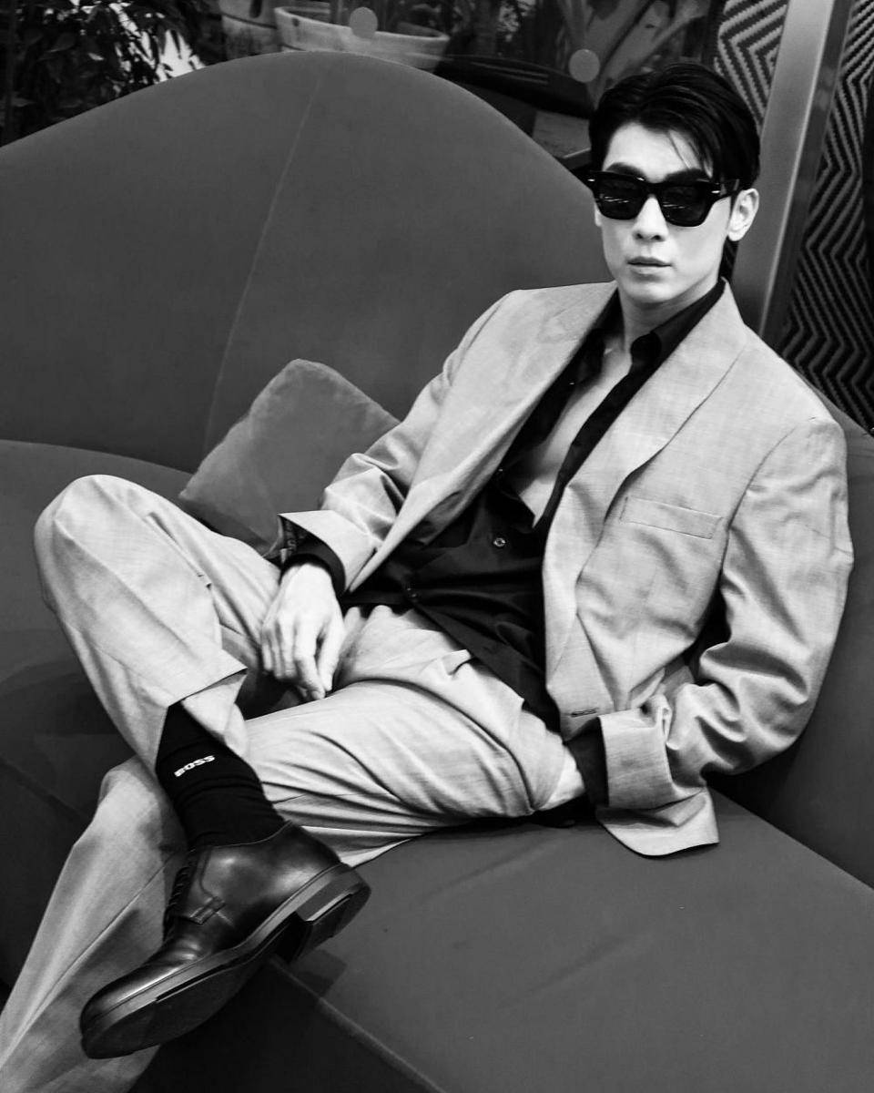 Mew Supassit hadiri fashion show koleksi terbaru BOSS (instagram.com/mewsuppasit)