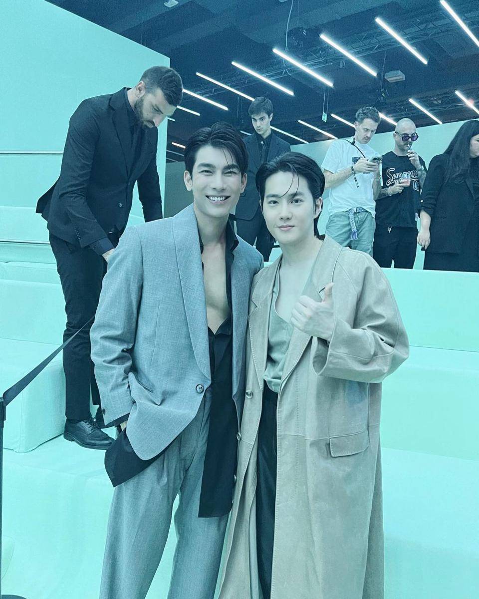 Mew Supassit hadiri fashion show koleksi terbaru BOSS (instagram.com/mewsuppasit)