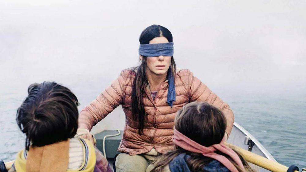 Sandra Bullock dalam film Bird Box. (dok. Netflix/Bird Box)