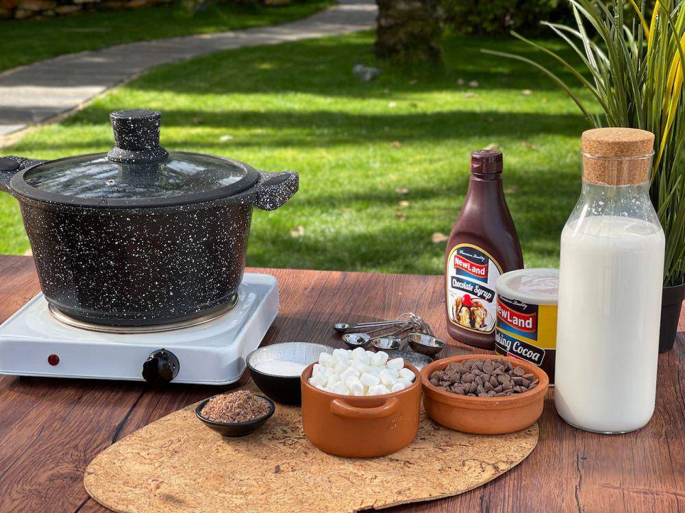 panci, susu, dan bahan-bahan masak (pexels.com/Omair Tabikh)
