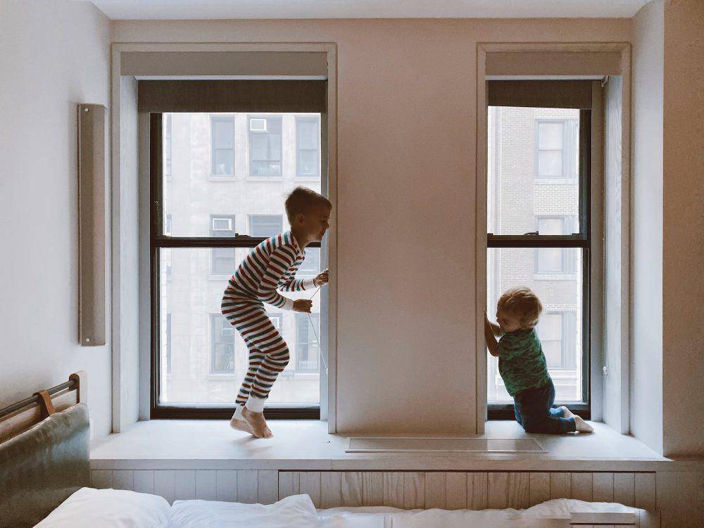 ilustrasi anak kecil yang bermain bersama (pexels.com/Jessica West)