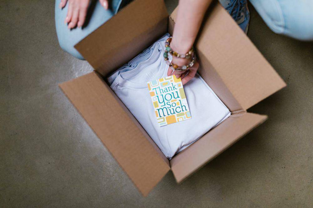ilustrasi membuka paket (pexels.com/RDNE Stock project)