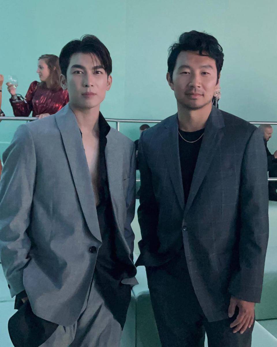 Mew Supassit hadiri fashion show koleksi terbaru BOSS (instagram.com/mewsuppasit)