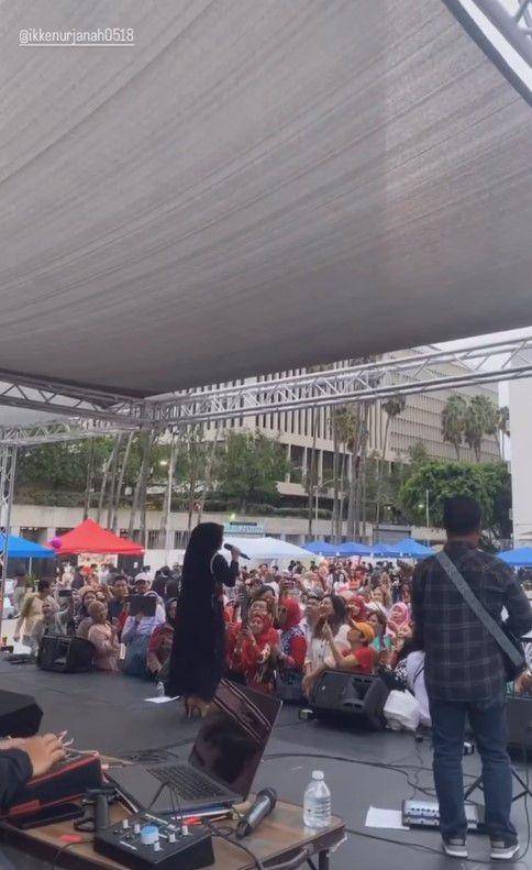 Ikke di Pesta Rakyat (Instagram.com/ikkenurjanah0518)
