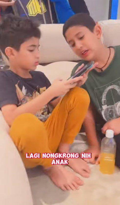 Rafathar main dengan anak komplek (YouTube.com/lookatme)