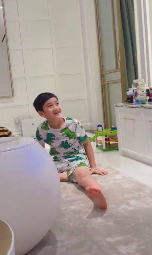 Rafathar main dengan anak komplek (YouTube.com/lookatme)