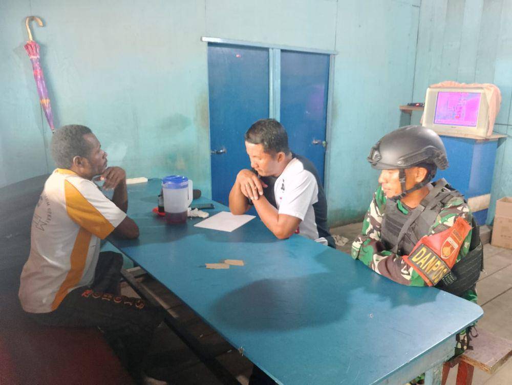 Pemeriksaan terhadap Marthen Iba, anggota KST Papua Barat. (IDN Times/Istimewa)