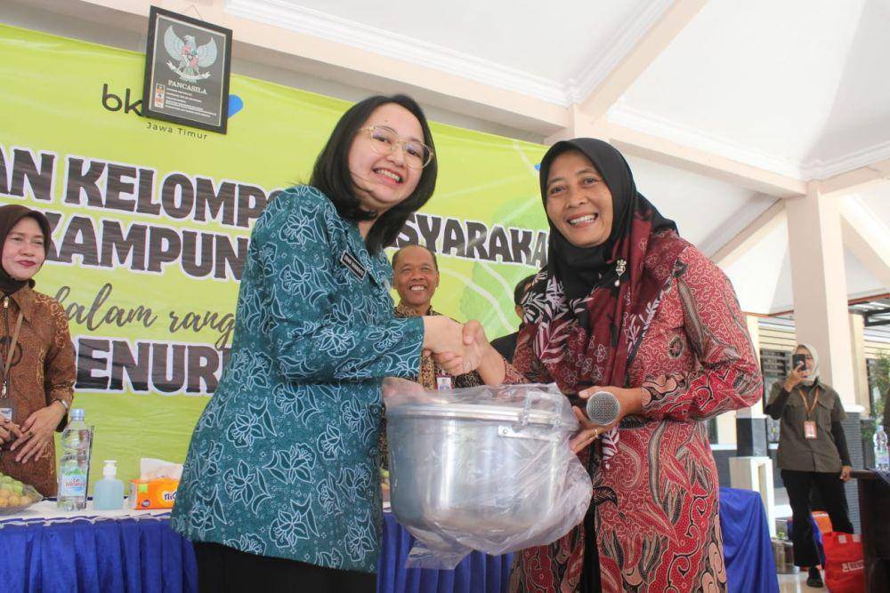 Ketua Tim Penggerak PKK Kabupaten Kediri, Eriani Annisa Hanindhito, saat membuka workshop Pemberdayaan Percepatan Penurunan Stunting dan Fasilitasi Pengembangan Dashat di Aula Kecamatan Gampengrejo, Jumat (22/9). (Dok. Pemkab Kediri)