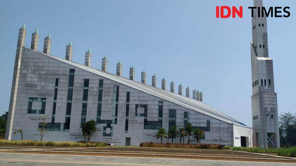 Masjid kampus UIII (IDN Times/Rochmanudin)