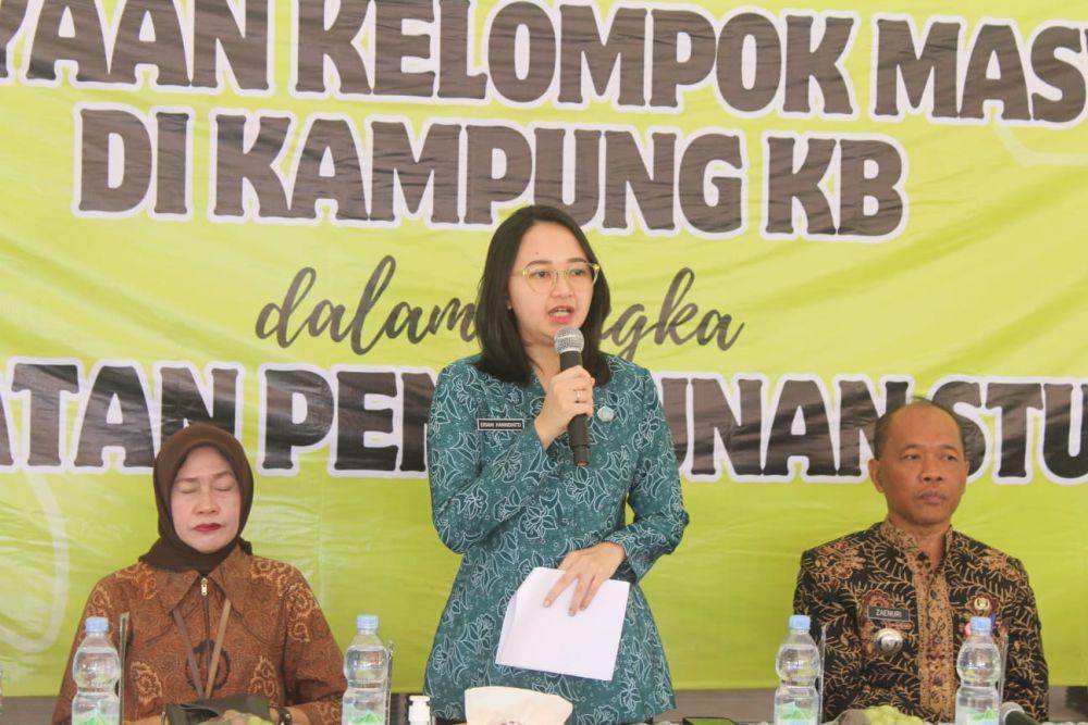 Ketua Tim Penggerak PKK Kabupaten Kediri, Eriani Annisa Hanindhito, saat membuka workshop Pemberdayaan Percepatan Penurunan Stunting dan Fasilitasi Pengembangan Dashat di Aula Kecamatan Gampengrejo, Jumat (22/9). (Dok. Pemkab Kediri)