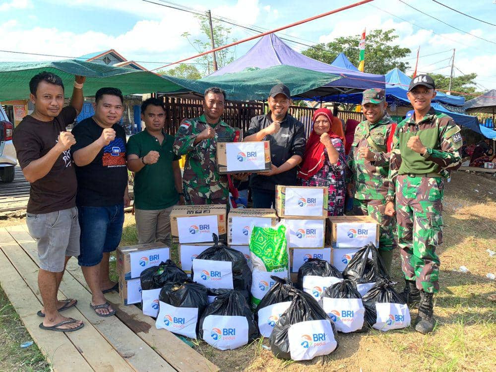 BRI melalui program CSR BRI Peduli berikan bantuan tanggap bencana pada warga terdampak banjir Malinau di Kalimantan Utara. (dok. BRI)