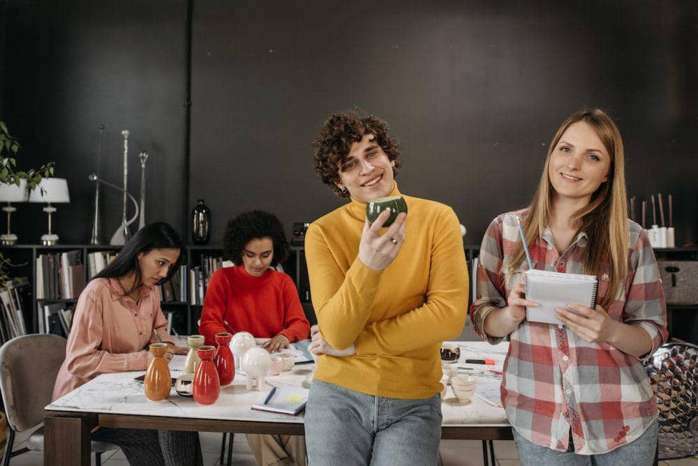 ilustrasi suasana di kantor (pexels.com/Pavel Danilyuk)