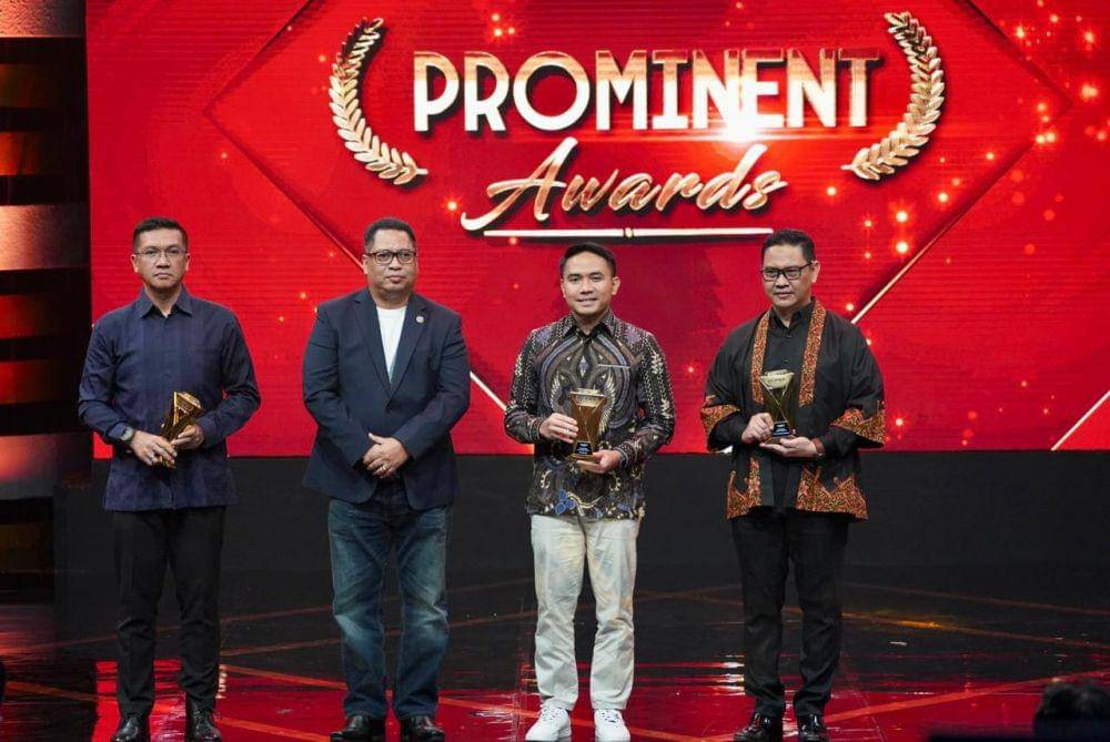 Pegadaian menerima penghargaan untuk kategori “The Most Prominent State Owned Company in Micro Finance Digital Transformation” (Dok. Pegadaian)