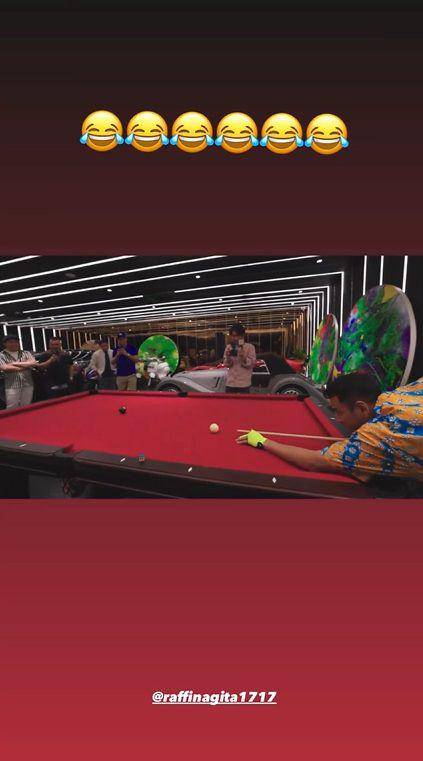 potret Raffi tanding biliar dengan Alan Walker (instagram.com/alanwalkermusic)