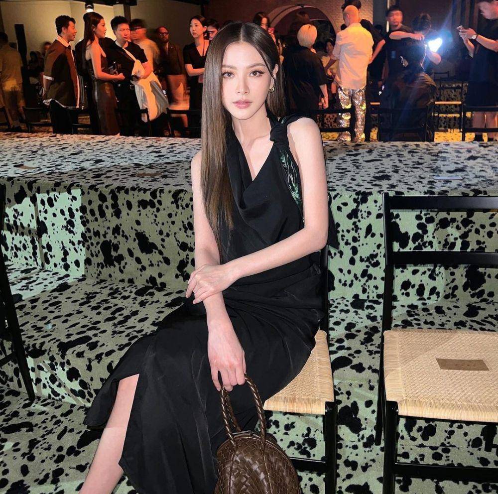 inspirasi dress polos ala Baifern Pimchanok (instagram.com/baifernbah)