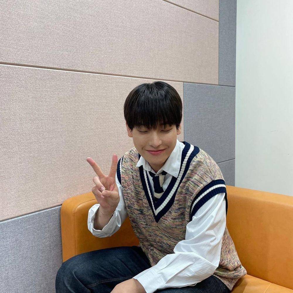 padu padan outer ala Inseong SF9 (instagram.com/pum.castle)
