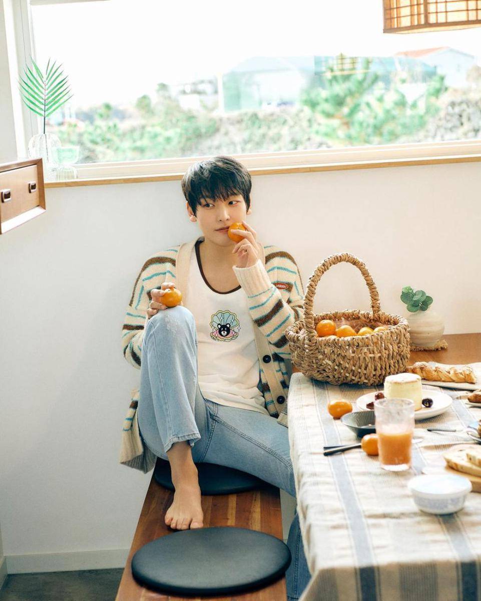 padu padan outer ala Inseong SF9 (instagram.com/pum.castle)