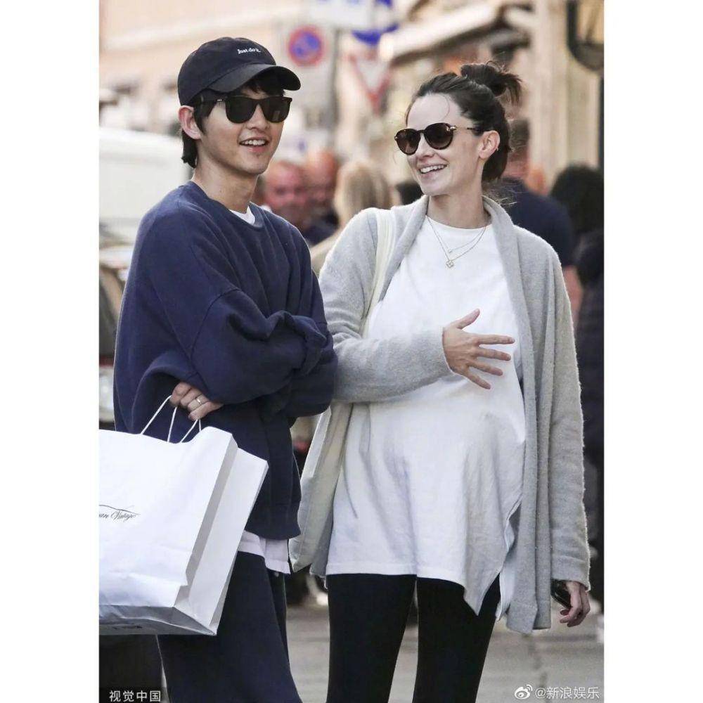 Song Joong Ki dan istri (Weibo.com/sjkwings1985)