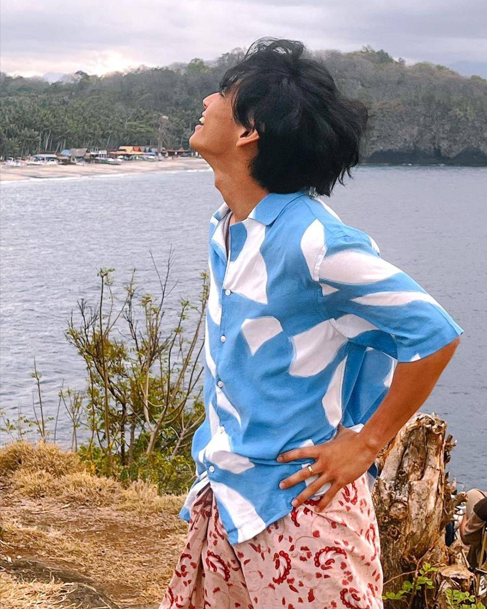 potret Ryuken Lie bawakan acara tv (instagram.com/cassandraslee)